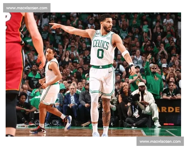 塔图姆强势觉醒绿军鏖战热火第四场胜负悬念拉满季后赛走向再起波澜