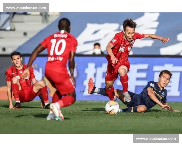 河南建业力克广州富力再迎关键胜利全场攻防展现拼搏精神